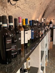 verschiedene Weinflaschen aus dem Sortiment von Cà Del Piemonte